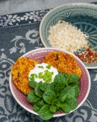 Erdbeerspinat Reis Brätlinge mit Salat